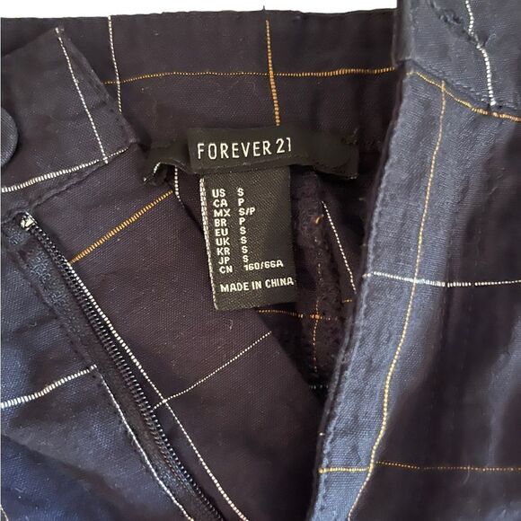 Forever 21 Adorable Mini Skirt Size Small! - Picture 3 of 3